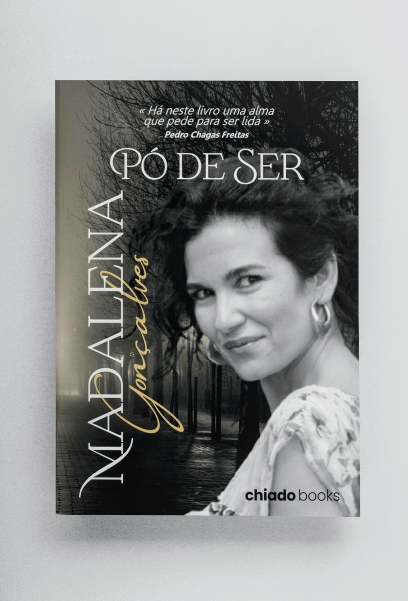 " Pó de Ser " é a minha primeira antologia. Uma coletânea de prosas e poemas. 